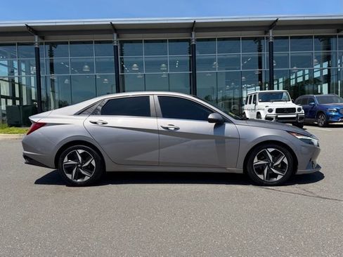Used 2021 Hyundai Elantra SEL w/ Convenience + Premium Package FWD image 8