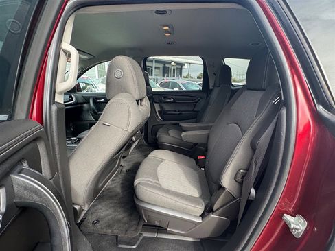 Used 2017 Chevrolet Traverse LT w/ Style and Technology Package image 11