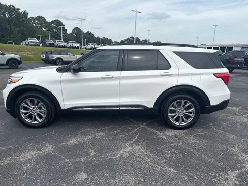 Used 2023 Ford Explorer XLT w/ Equipment Group 202A RWD image 10