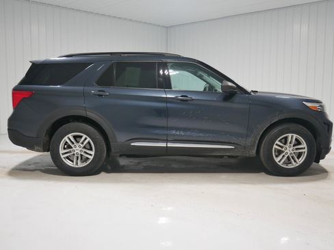 Certified 2022 Ford Explorer XLT w/ Class IV Trailer Tow Package image 4