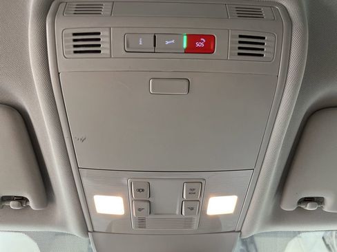 Used 2024 Volkswagen Taos SE FWD image 28