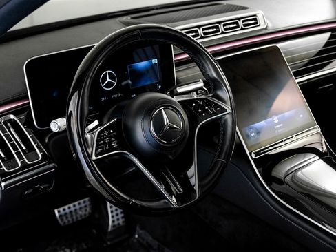 Used 2022 Mercedes-Benz S 580 4MATIC Sedan w/ AMG Line Package image 13