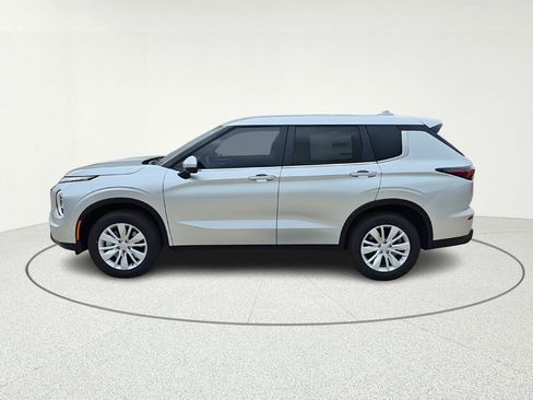 New 2026 Mitsubishi Outlander ES image 3