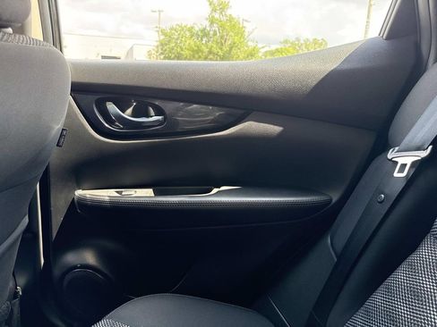 Used 2020 Nissan Rogue Sport SV AWD/4WD image 19