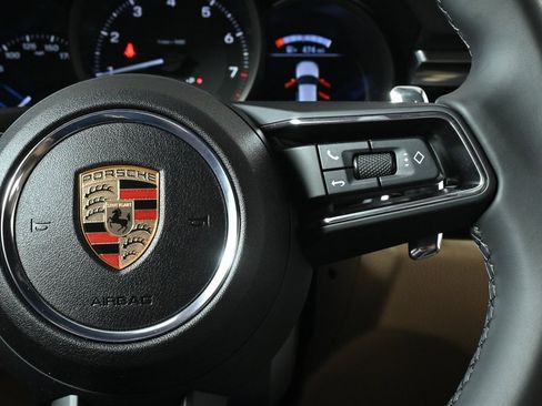 Certified 2025 Porsche Macan image 10