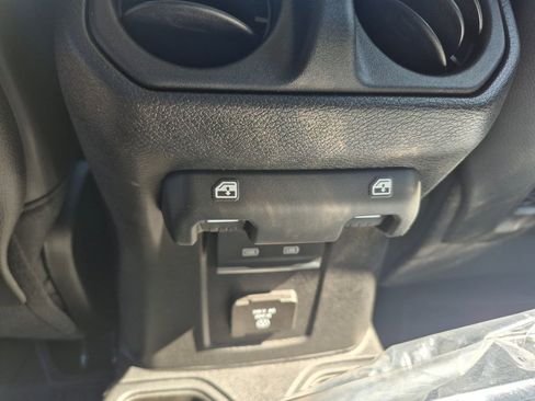 Used 2025 Jeep Gladiator Rubicon w/ Safety Group AWD/4WD image 11