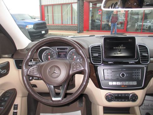 Used 2017 Mercedes-Benz GLS 450 4MATIC image 15