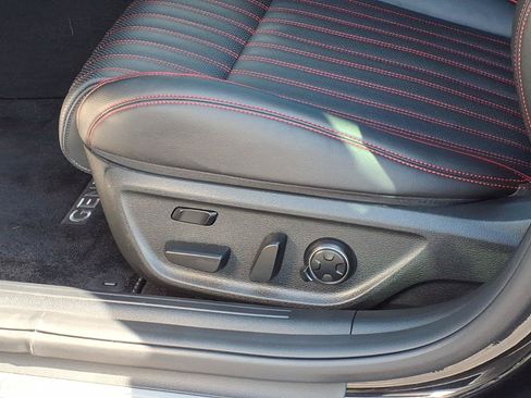 Used 2025 Genesis G70 3.3T Advanced RWD image 21