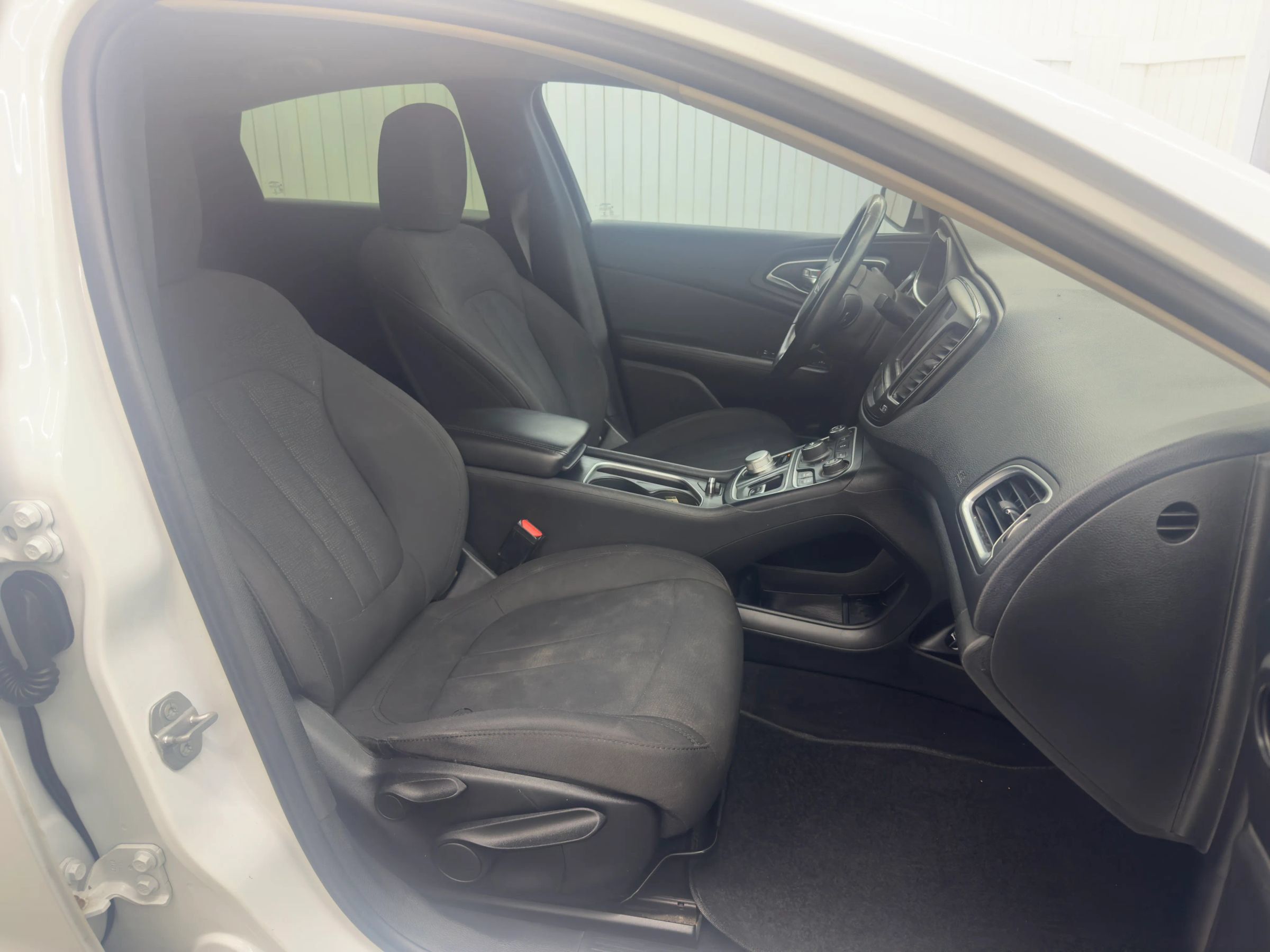 Used 2015 Chrysler 200 Limited w/ Convenience Group FWD image 9