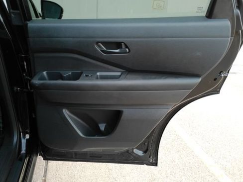 Used 2025 Nissan Pathfinder SV FWD image 21