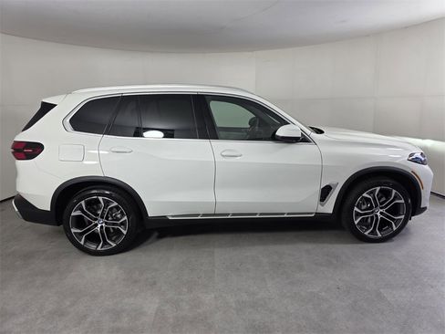Used 2026 BMW X5 sDrive40i image 3