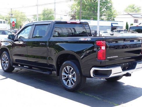Used 2023 Chevrolet Silverado 1500 LT AWD/4WD image 3