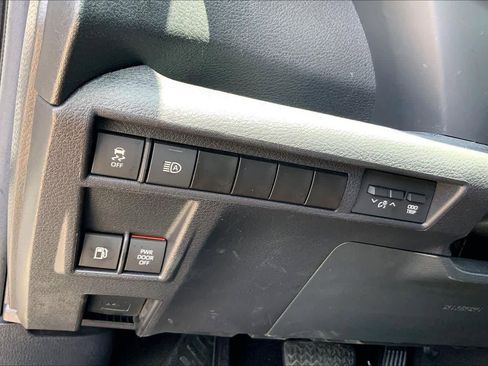 Used 2025 Toyota Sienna XSE FWD image 34