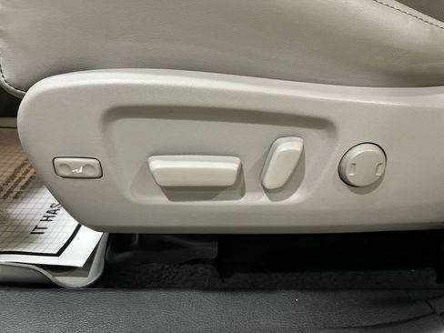Used 2019 Toyota Highlander Limited Platinum w/ Carpet Mat Package (TMS) AWD/4WD image 21