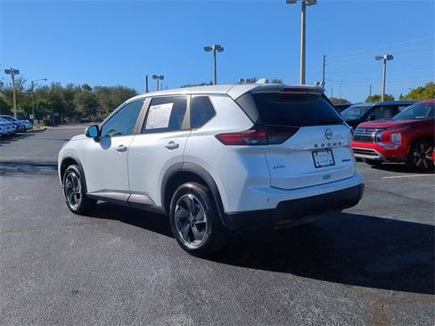 Used 2024 Nissan Rogue SV image 8