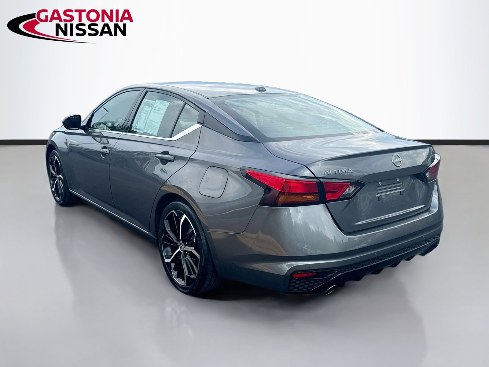 Used 2025 Nissan Altima 2.5 SR FWD image 6