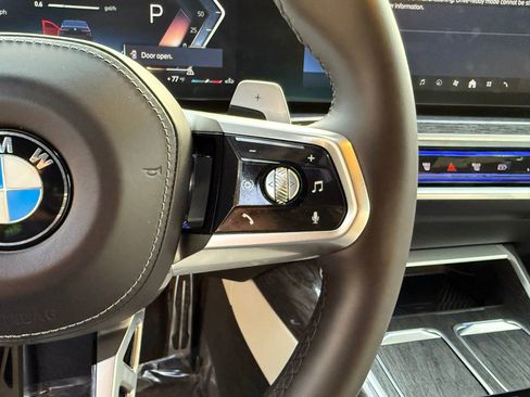 Used 2025 BMW 760i xDrive image 28