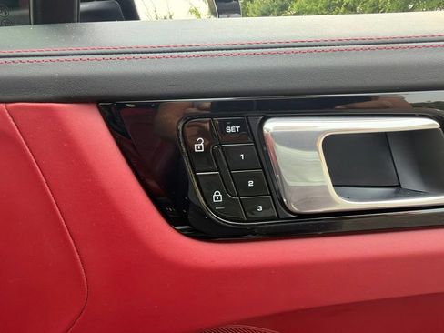 Used 2019 Porsche Cayenne AWD/4WD image 15