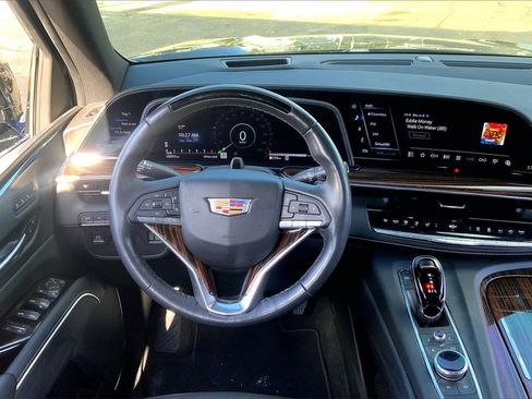 Certified 2024 Cadillac Escalade Premium Luxury image 7