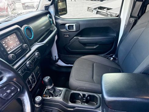 Used 2021 Jeep Gladiator Willys image 25