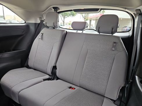 Used 2026 Toyota Sienna LE FWD image 20