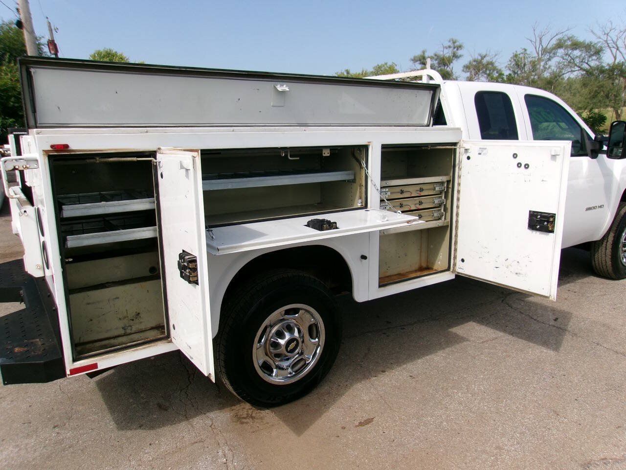 Used 2013 Chevrolet Silverado 2500 W/T AWD/4WD image 2