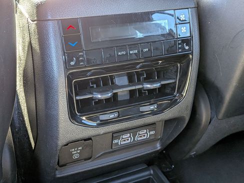 Used 2024 Jeep Grand Cherokee L Limited w/ Luxury Tech Group II image 29