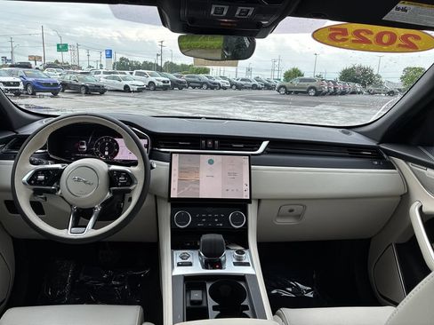 Used 2026 Jaguar F-PACE R-Dynamic S AWD/4WD image 18