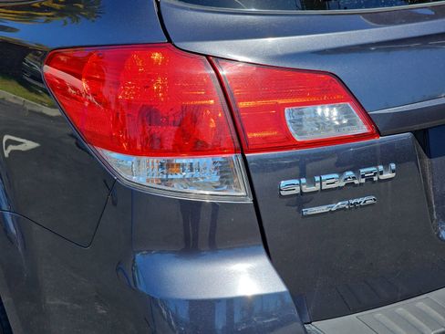 Used 2011 Subaru Outback 2.5i Premium image 11