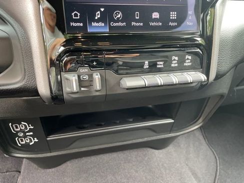 Used 2025 RAM 2500 Big Horn AWD/4WD image 33