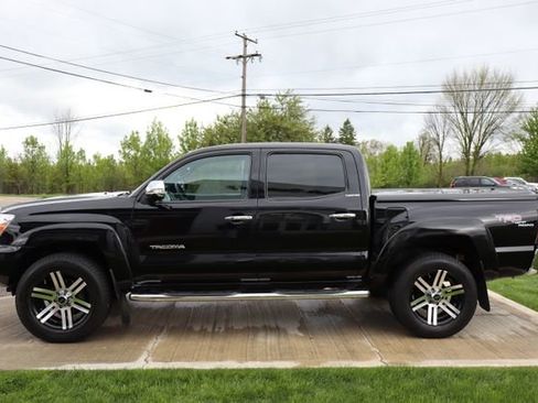 Used 2015 Toyota Tacoma 4x4 Double Cab w/ Limited Package image 27