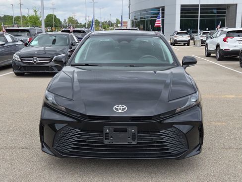 Used 2025 Toyota Camry LE image 8