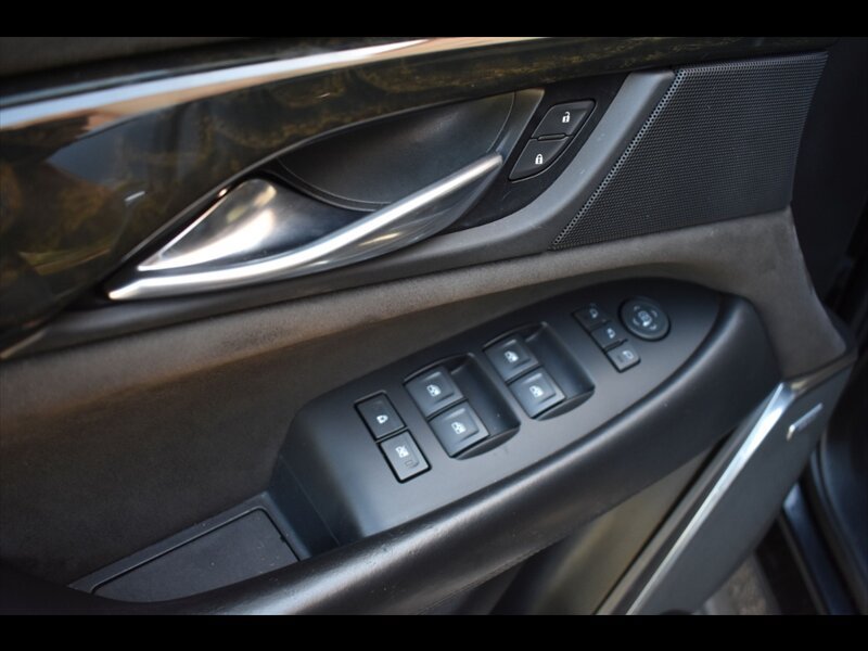 Used 2017 Cadillac Escalade Platinum AWD/4WD image 18