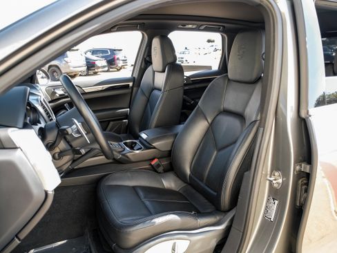 Used 2014 Porsche Cayenne image 30