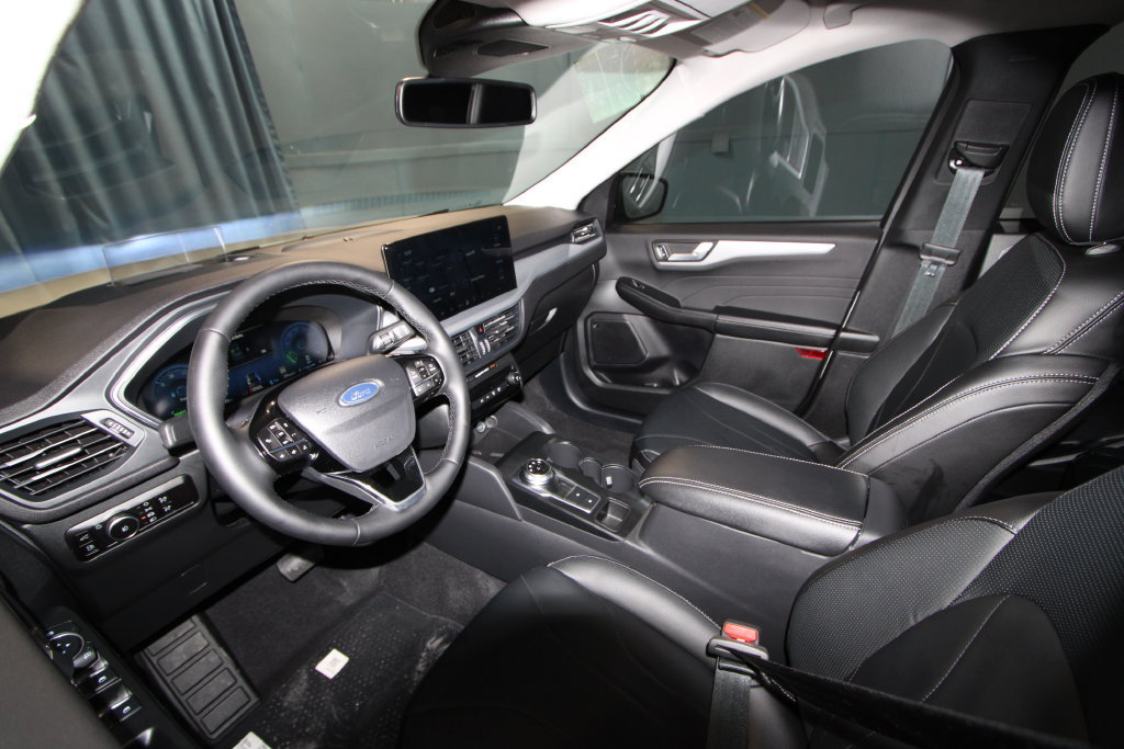 Used 2026 Ford Escape SE w/ PHEV Premium Package FWD image 2