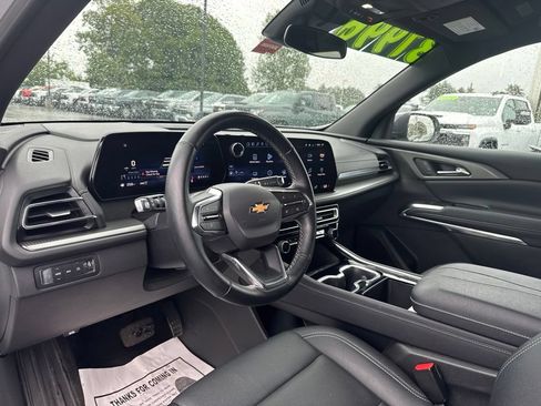 Used 2025 Chevrolet Traverse LT AWD/4WD image 27