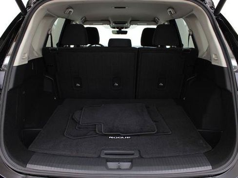 Certified 2026 Nissan Rogue SV FWD image 28