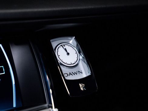 Used 2019 Rolls-Royce Dawn RWD image 24