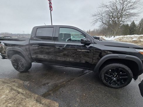 Used 2024 Chevrolet Colorado Z71 w/ Z71 Convenience Package 2 image 7