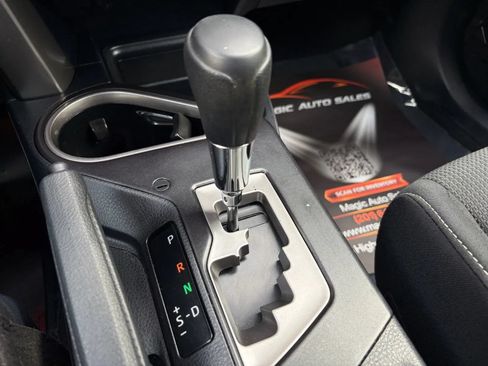 Used 2018 Toyota RAV4 XLE AWD/4WD image 27
