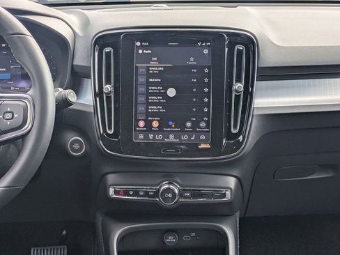 New 2026 Volvo XC40 B5 Ultra w/ Protection Package Premier image 19