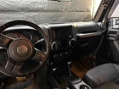 Used 2015 Jeep Wrangler Sport AWD/4WD image 10