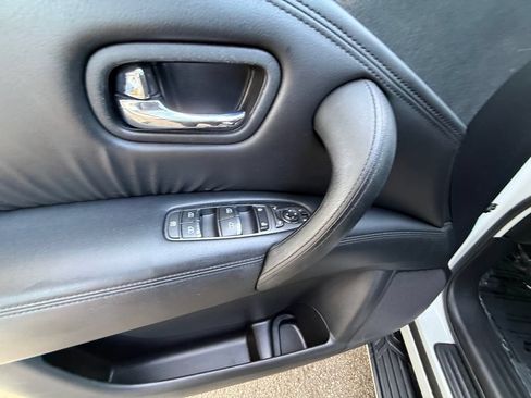 Used 2022 Nissan Armada SV w/ SV Appearance Package RWD image 11