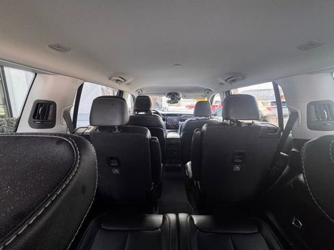 Used 2023 Jeep Grand Cherokee L Limited image 8