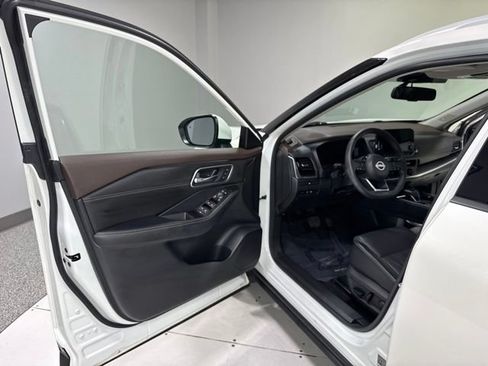 Used 2023 Nissan Rogue Platinum AWD/4WD image 10