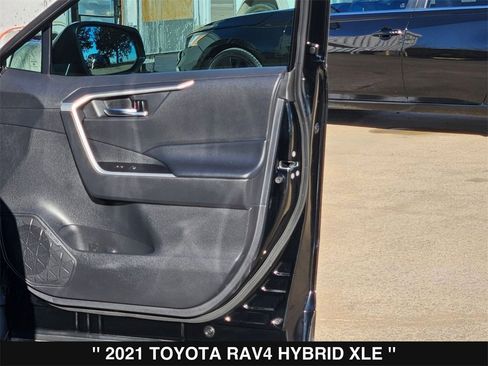 Used 2021 Toyota RAV4 XLE image 29