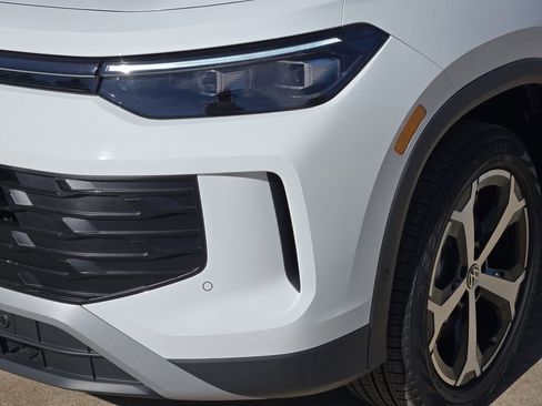 New 2026 Volkswagen Tiguan SE image 6