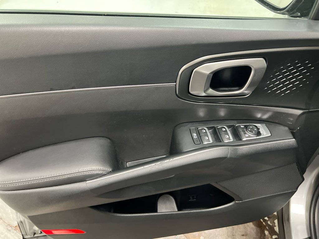 Used 2023 Kia Sorento EX AWD/4WD image 21