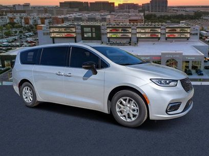 New 2026 Chrysler Pacifica Select