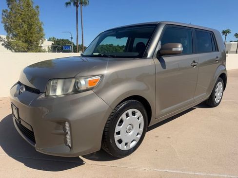 Used 2013 Scion xB FWD image 3